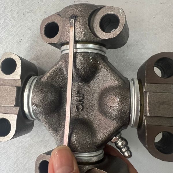 Yutong Ankai Bus Drive Shaft Cross Joint 2214-00178 2214-00034 El eje de conducción y la articulación transversal del eje de conducción