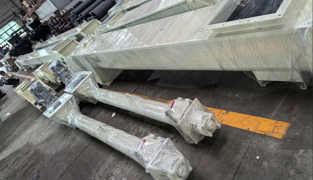 Screw conveying equipment