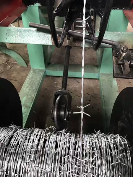 Straight and Reverse Twisted Barbed Wire Machine with High Speed