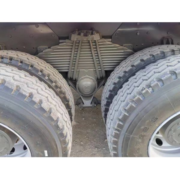 Используемое топливо перевозит белый режим на грузовиках привода ручного привода 8×4 левой стороны цвета самосвал 371 используемый лошадиной силой HOWO