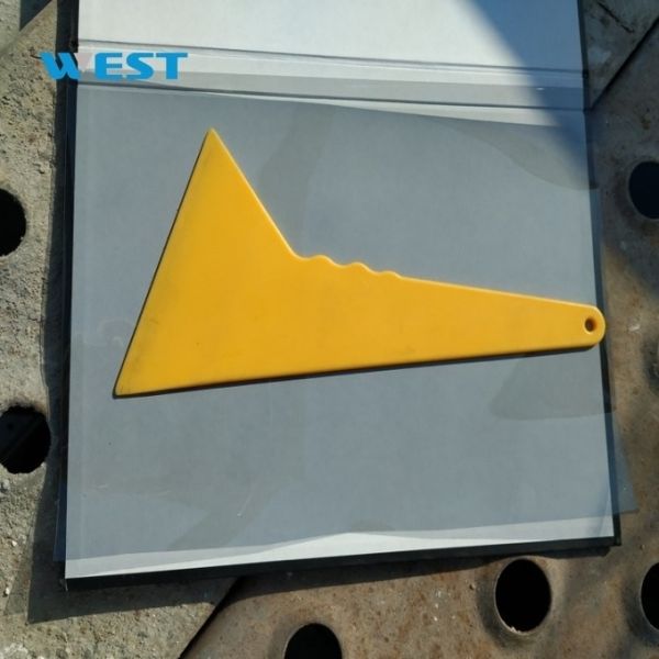 Película de ventana fotocromática de pulverización por magnetrón para automóviles y edificios VLT autoajustable intercambiable