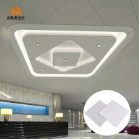 Carreaux de plafond en aluminium métallique à l'épreuve du feu 600x600 acoustique en flocons pour centre commercial avec plafond