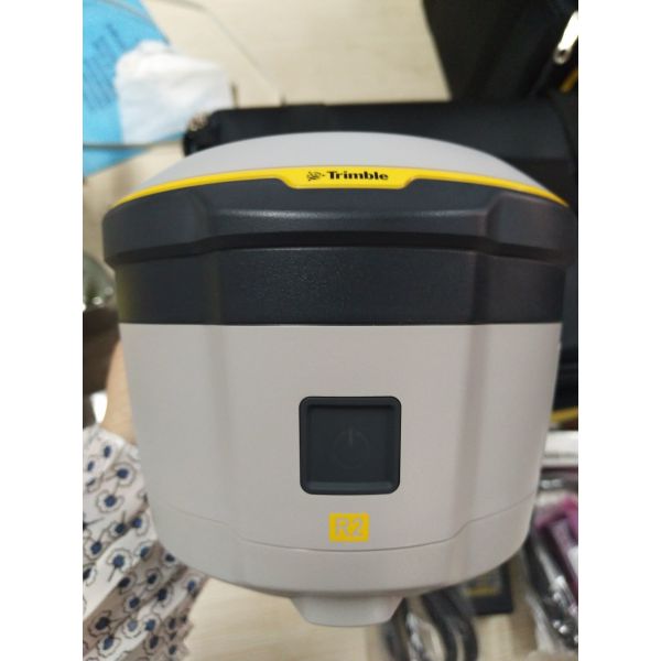 Умный приемник 220 РТК ГНСС направляет вездеход Тримбле Р2 ГНСС