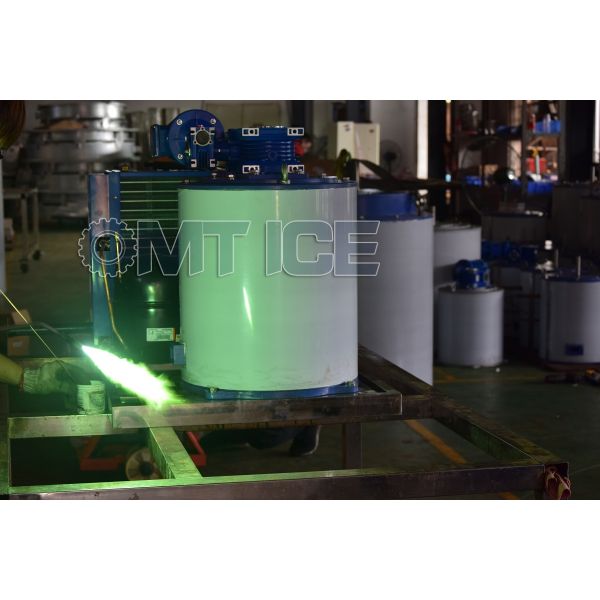 400kg Commercial Ice Flaker Machine With Ice Storage Bin And Siemens PLC Control System