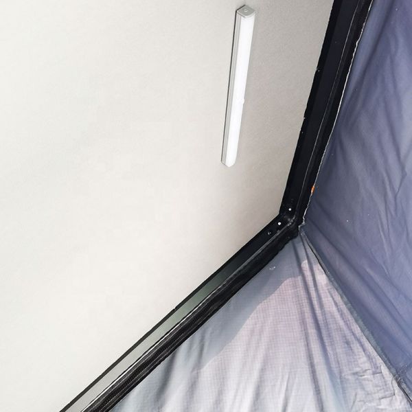 New SUV off-road pickup trucks and other models have a universal triangular aluminum shell roof tent safety latch