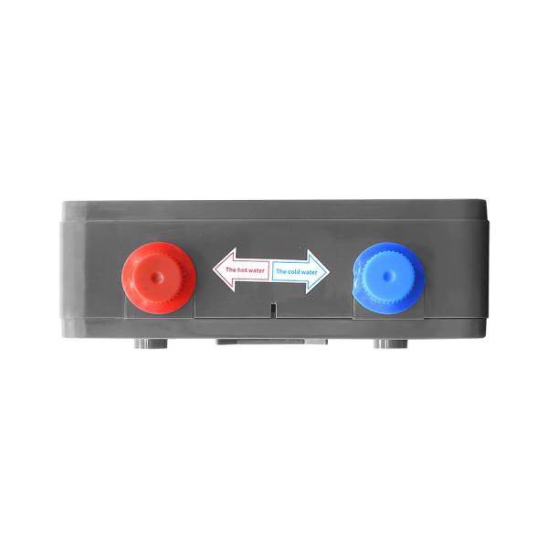 Aquecimento instantâneo Controle de tela táctil aquecedor de água sem tanque 6KW IPX4 impermeável