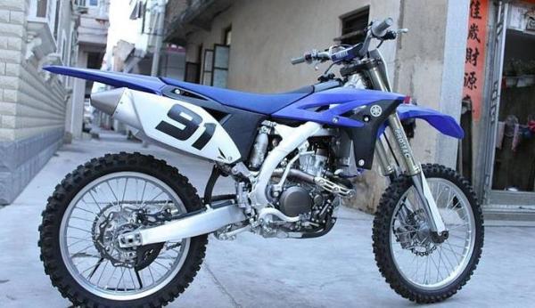 A bicicleta da sujeira refrigerar líquido 250cc Yamaha, 4 afaga a motocicleta da única trilha