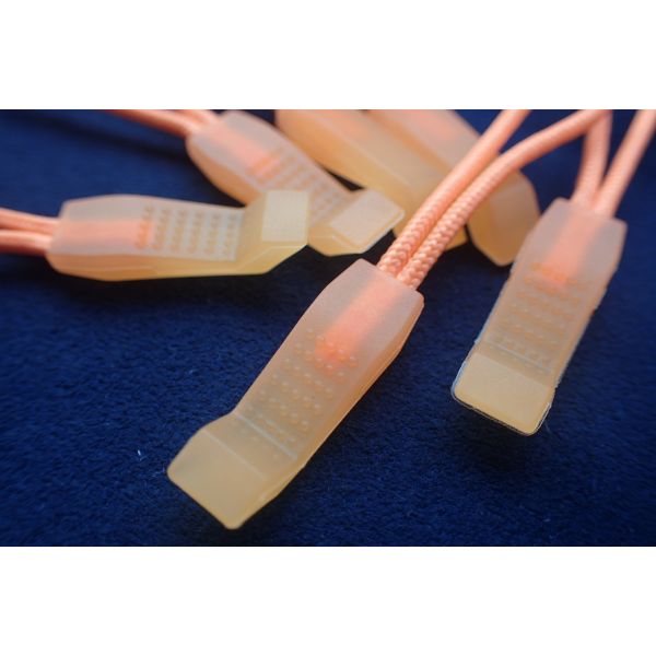 дружественный к Эко выбитый пулер молнии логотипа резиновый для платьев