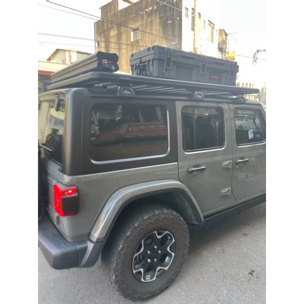 116L Low Profile Hard Plastic Rotomolding Tool Box Storage Case with Roof Luggage Rack Customizable ODM Cargo Housing