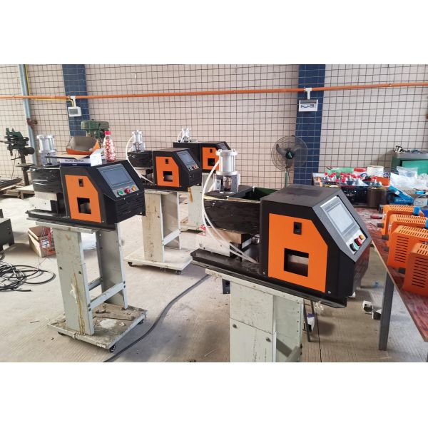 HIGH PRESSURE SPEED REGULATED HOT GLUE APPLICATOR WITH 2 TANKS