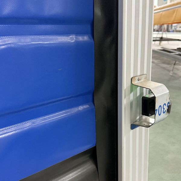 0.6m/s-1.2m/s Insulated PVC Doors Blue Cold Room High Speed Door For Freezer Storage