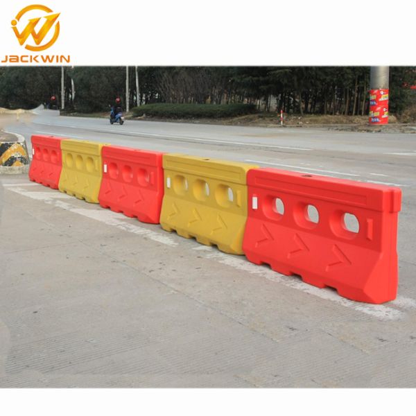 1500*800mm Red & White Water Filled Plastic Flood Barriers FOR Road Construction Site