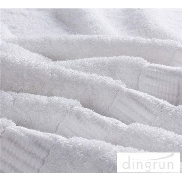 Maximum Softness Cotton Bath Towels Absorbency For Hotel And Spa