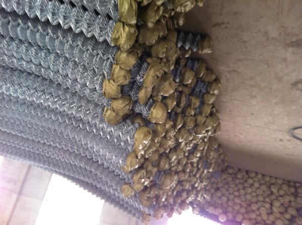china supplier barbed wire chain link fence, stainless steel chain link fence