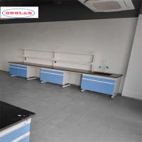 Bancada de trabalho de laboratório de química azul com prateleiras ajustáveis - Número de prateleiras conforme desenho
