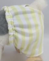 Le chien bourré de tissu joue le pantalon de marche de chien amical de la terre animale douce