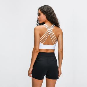Le soutien-gorge des sports des femmes capitonnées des femmes d'aplet a élargi