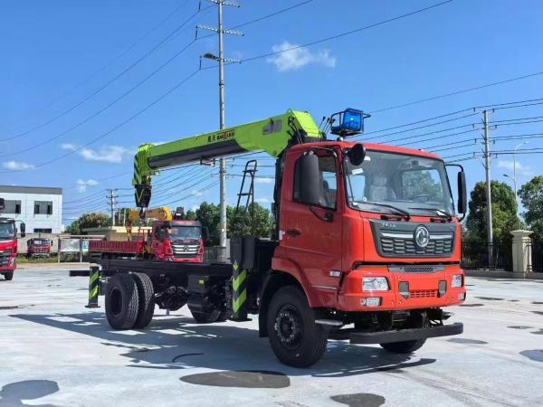 Grue de marque chinoise de premier plan Installation /8000/6500 8,0 tonnes 4 * 2grue Camionnette avec grue Fournissant des services professionnels