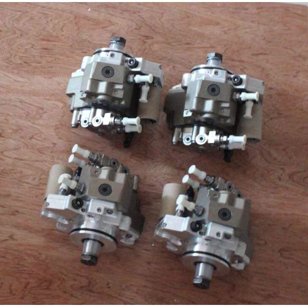 6D107 Diesel Engine Parts 6754-71-1010 PC200-8 Excavator Fuel Pump