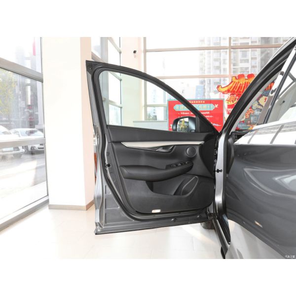 215 Km/H Top Speed Sedan Qx50 2.0t 2WD Fashion Gasoline Car with Advanced Technology