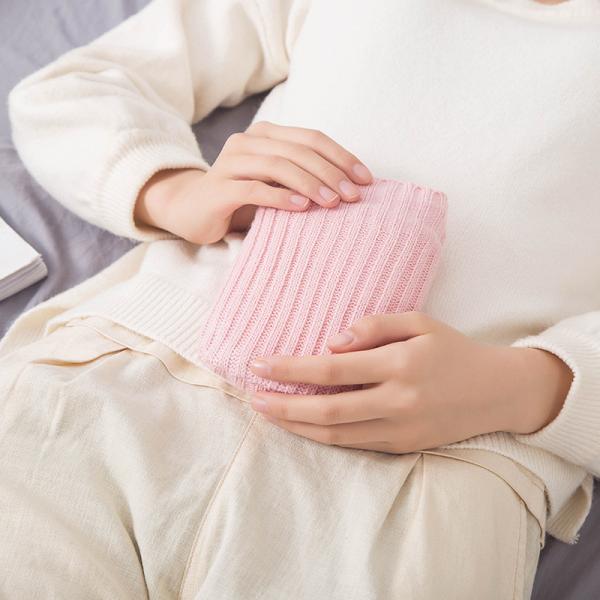 Bouteille d'eau chaude en silicone à toucher doux de qualité supérieure avec bouchon à vis et couvercle pour soulager la douleur