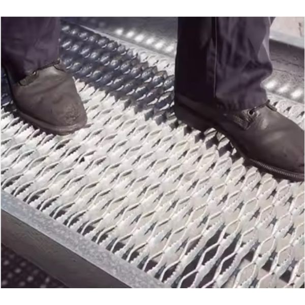 Customized Anti Skid Metal Plate 1-6mm For Floor And Stairs / Non Skid Metal Plate