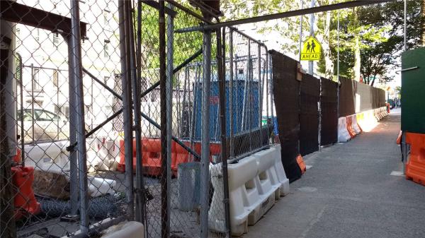 chain link temporary construction fence panels 6FT X 10F Mesh 2 3/8  x 2 3/8 ( 60mm x 60mm ) x 12 gauge wire