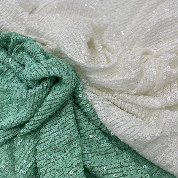 Forme Différentes techniques de couleur Séquins brodés Matériau M01-043