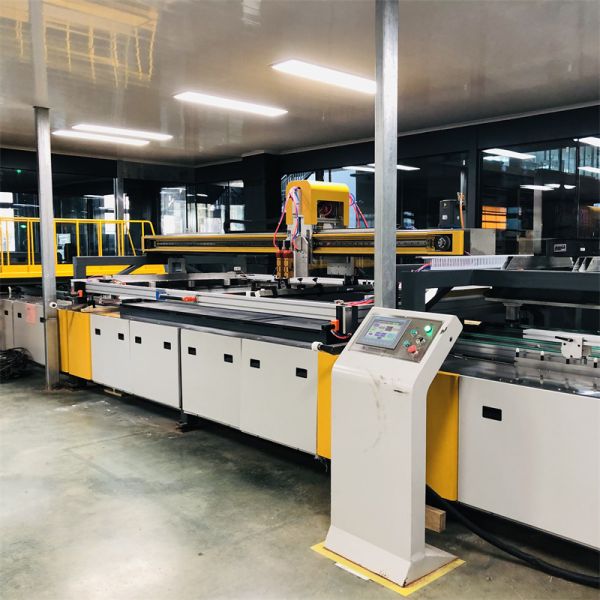 QINHUANGDAO YIWO GLASS CO.,LTD