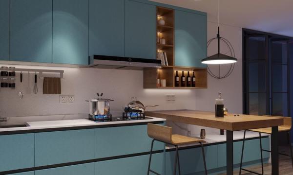Armário de cozinha vibrante de estilo europeu com design elegante e portas azuis ousadas