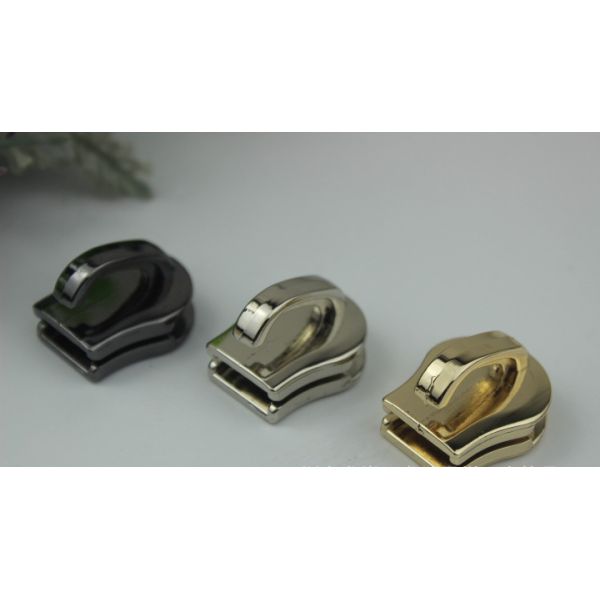 Eco-friendly zinc alloy bag accessories nickel color metal train head zipper slider 15#