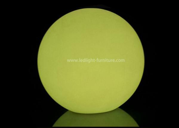 A bola gigante recarregável do Natal do diodo emissor de luz ilumina o diâmetro de 50cm para a decoração exterior