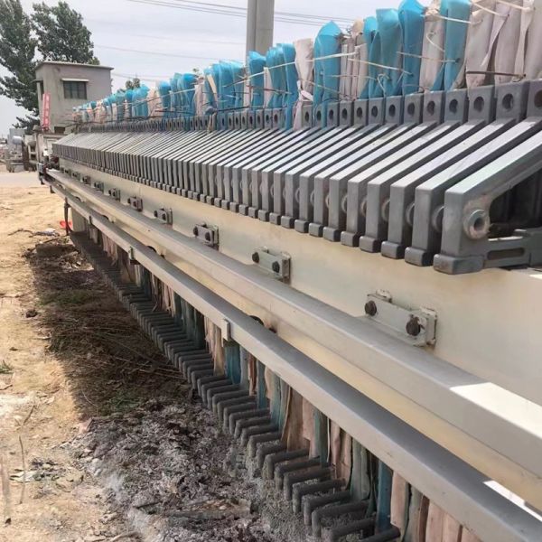 Presses de filtration à plaques et cadres utilisées avec épaisseur de gâteau de
