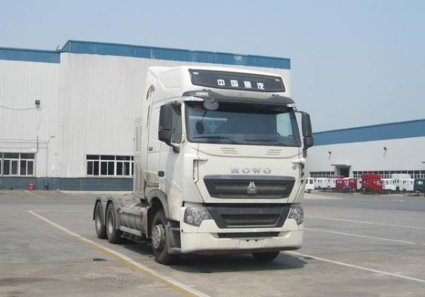 SINOTRUK HOWO 4 x 2 Right Hand Driving Prime Mover Tractor Trailer Truck Towing Head 371HP,420HP