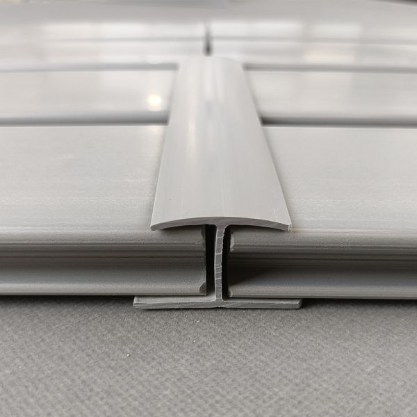 Панель Slatwall серого цвета Pvc Connetive винила отливая в форму белая черная декоративная