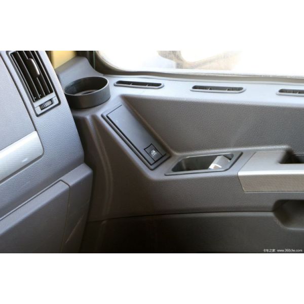 Affordable Boutique X3000 CNG LNG Tractor with Multimedia System and Automatic Window