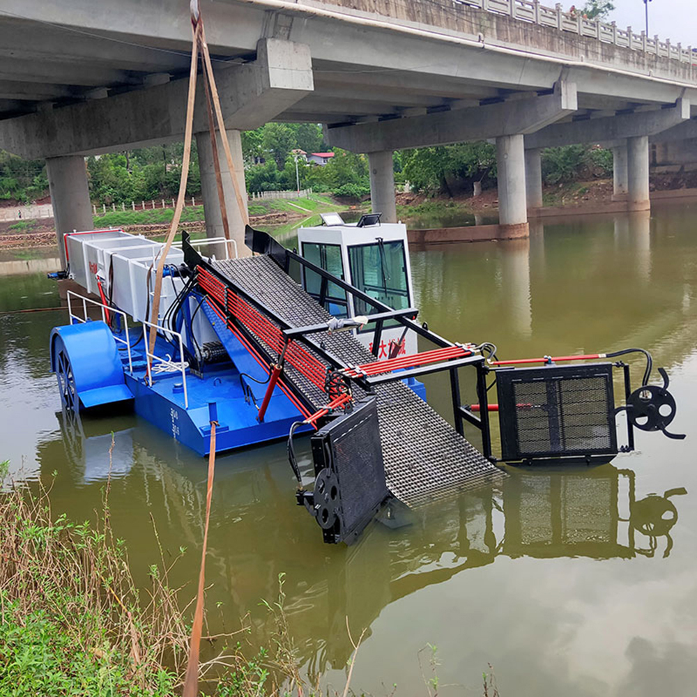 Stainless Steel Hydraulic Trash Skimmer Boat High Efficiency Customizable Aquatic Plant Harvester