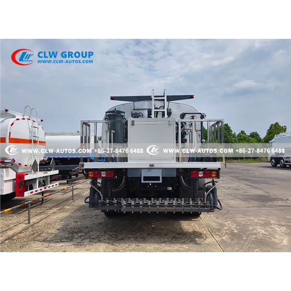 SHACMAN X3000 10m³ Asphalt Distributor Truck Precise Asphalt Spreading For Road Maintenance