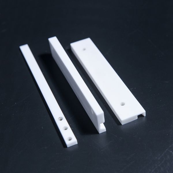 Durable White 99% Alumina Crucible Lab Al2O3 Ceramic Adhesives Welding Corrosion Resistant