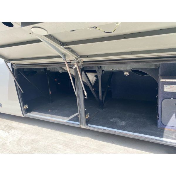 Yutong везет правый привод на автобусе ZK6107 везет подержанное шасси на автобусе воздушной подушки тренера привода 49seats