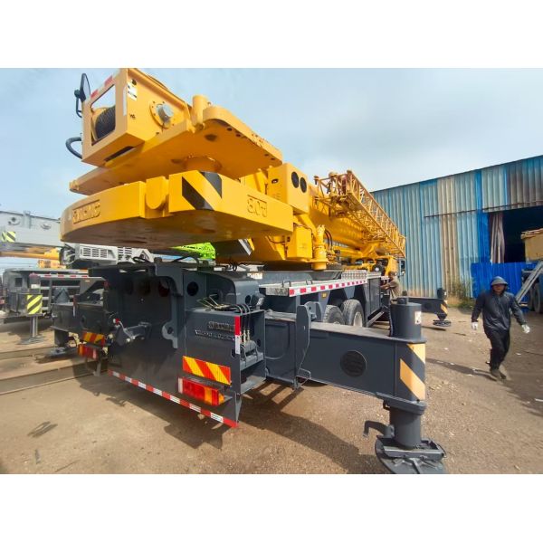 Comprar XCMG 80 toneladas grúa móvil.