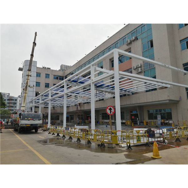 Construção clara da armação de aço para a vertente do hospital