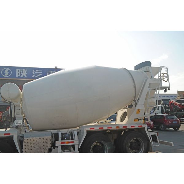 Shaanxi Automobile Heavy Truck Delong New M3000 336HP 8X4 7.49m3 Concrete Mixer Truck