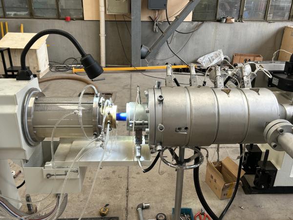 PPR en plastique égout d'eau conduit électrique à paroi unique tuyau ondulé tuyau de tuyau de tuyau de production de machine d'extrusion