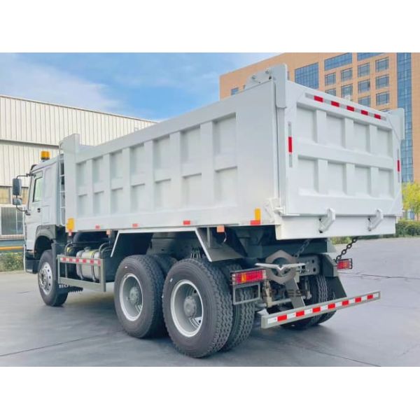 Camión volquete Sinotruk Howo 6*4 de 400HP y 30 toneladas en oferta en Somalia