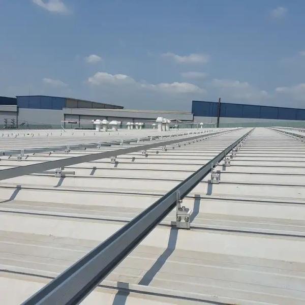 Estruturas de montagem de painéis fotovoltaicos baseados em alumínio para módulos aplicáveis