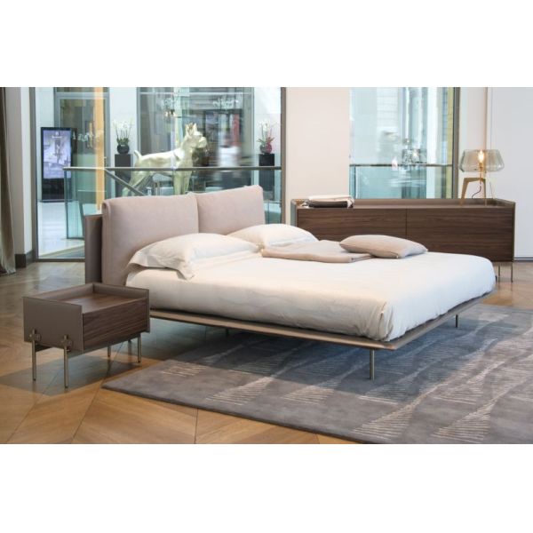 Comfortable Modern Upholstered Bed Design By Aston Martin 218x230x106h Cm