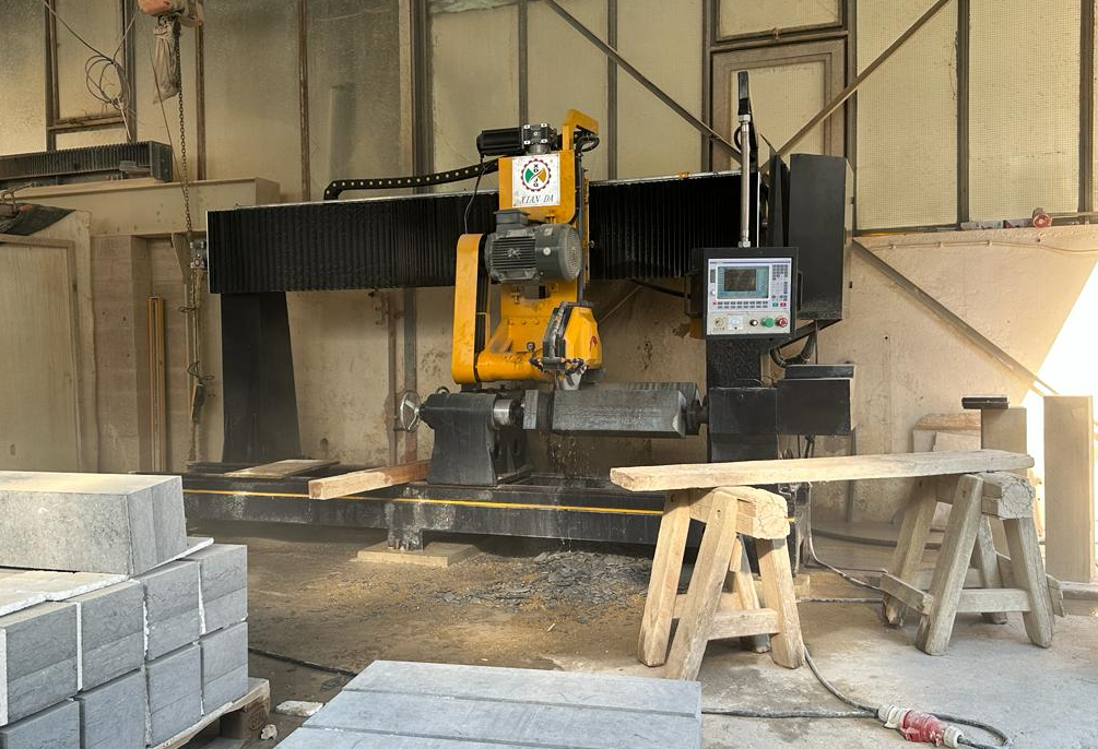 Versatile Two Pcs Baluster Cutting Machine For Various Applications