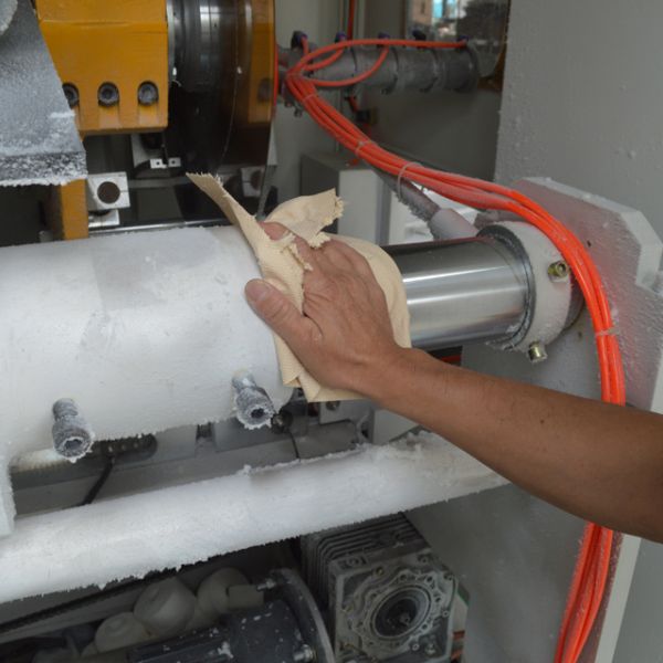 Reusable Wood Pulp Industrial Cleaning Paper Wipe in 23x40cm/sheet Jumbo Roll