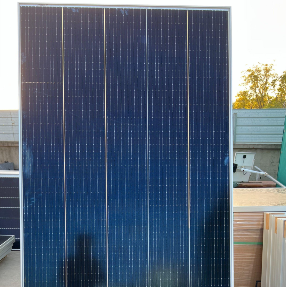 300W to 20kW Power Output Photovoltaic Equipment with 12V 24V Customizable Voltage and Galvanized Finish Wall Mount Solar Panel for Solar Power Generation